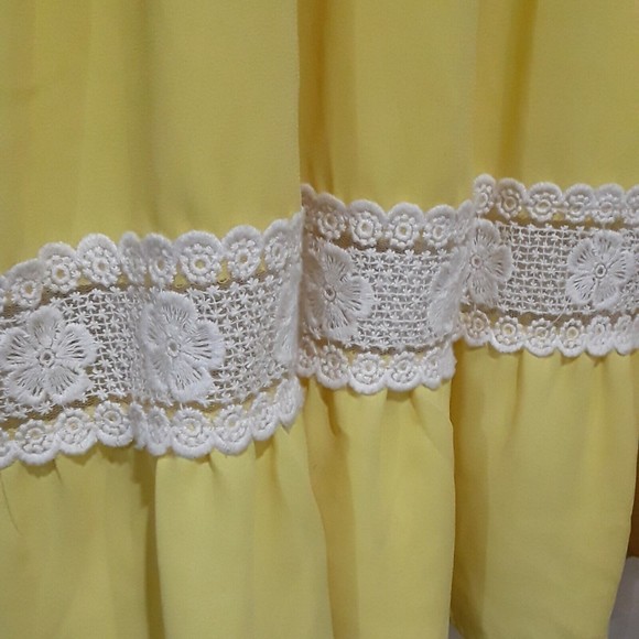 Womens Yellow Sleeveless Top Finn And Clover Size Medium Ivory Sheer Embroidered - Picture 3 of 4